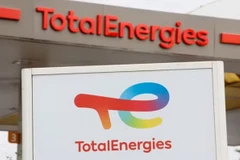 Biển hiệu TotalEnergies tại một trạm xăng ở Nice, Pháp. (Ảnh: Reuters)