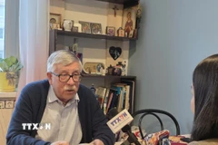 Tiến sỹ Petr Tsvetov trao đổi với phóng viên TTXVN tại Nga. (Ảnh: Trần Hải/TTXVN)