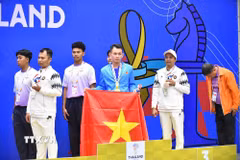 Kỳ thủ Đào Tuấn Kiệt xuất sắc giành Huy chương Vàng cá nhân nội dung cờ vua hạng thương tật B1 nam. (Ảnh: TTXVN phát)