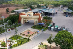 Cửa khẩu quốc tế Lao Bảo - Cửa khẩu kiểu mẫu trên tuyến biên giới Việt-Lào. (Ảnh: Hồ Cầu/TTXVN)
