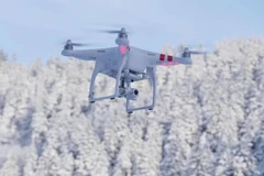 Trung Quốc triển khai công nghệ máy bay không người lái tiên tiến để giải quyết tình trạng khan hiếm nước ở dãy núi Côn Lôn. (Ảnh: Yahoo News)