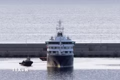 Tàu du lịch MV Hondius cập bến Tenerife, thuộc quần đảo Canary, Tây Ban Nha ngày 10/5/2026. (Ảnh: THX/TTXVN)