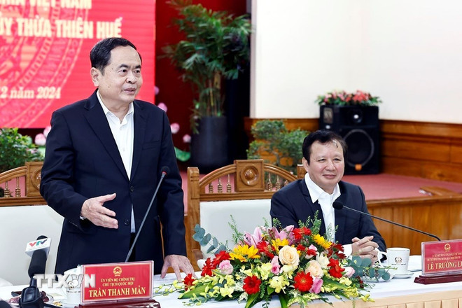 ttxvn-chu-tich-quoc-hoi-tran-thanh-man-lam-viec-voi-ban-thuong-vu-tinh-uy-thua-thien-hue-29-3.jpg