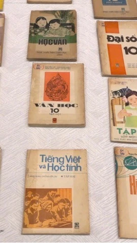 Sách giáo khoa qua các thời kỳ. (Ảnh: NXB GDVN)