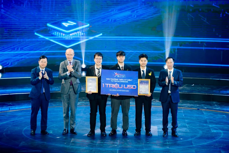 Techcombank awards a scholarship to the A.I field champion team worth 1 million USD