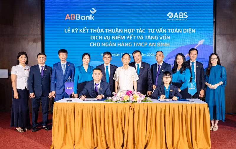 ABBank và ABS ký hợp tác tư vấn toàn diện dịch vụ niêm yết và tăng vốn