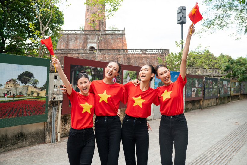 Đối tượng nhận quà là công dân Việt Nam và người gốc Việt Nam chưa xác định được quốc tịch nhưng đã được cấp giấy chứng nhận căn cước đang cư trú tại Việt Nam. (Ảnh: TTXVN)