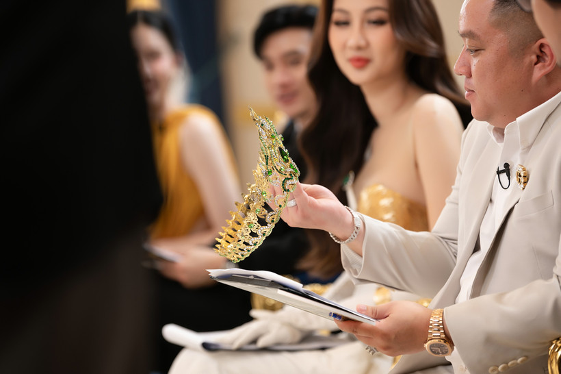 Có những vương miện do thí sinh chỉ mới 13, 14 tuổi thực hiện và được giám khảo đánh giá cao. (Ảnh: CTV/Vietnam+)