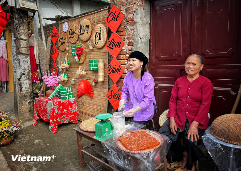 Các cơ sở kinh doanh tại các khu, điểm du lịch sẽ phải niêm yết giá công khai, bán đúng giá niêm yết... (Ảnh minh họa: Mai Mai/Vietnam+)