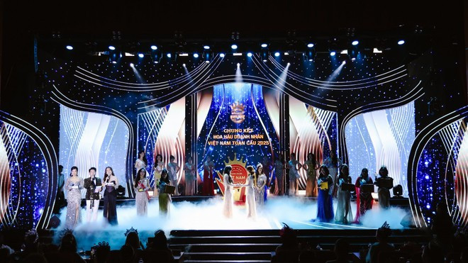 Khoảnh khắc hồi hộp nhất trong đêm Chung kết một cuộc thi dành cho nữ doanh nhân Việt Nam. (Ảnh minh họa: CTV/Vietnam+)