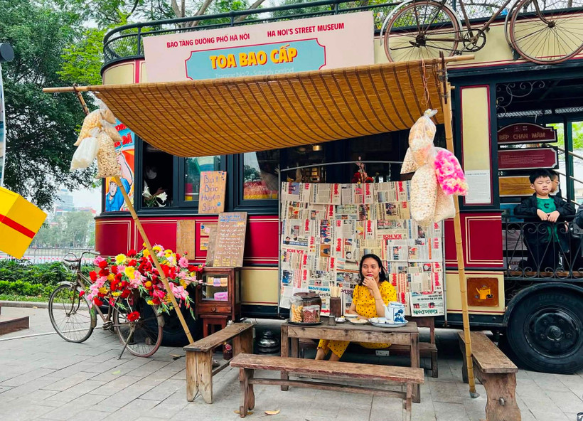 Một góc "bảo tàng" trên hành trình "Chạm miền ký ức" Hà Nội. (Ảnh: Mai Mai/Vietnam+)