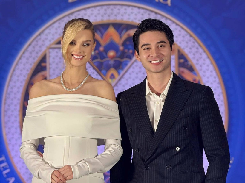 Nam vương Tuấn Ngọc và đương kim Hoa hậu Krystyna Pyszková tại cuộc thi đang diễn ra ở Ấn Độ. (Ảnh: CTV/Vietnam+)