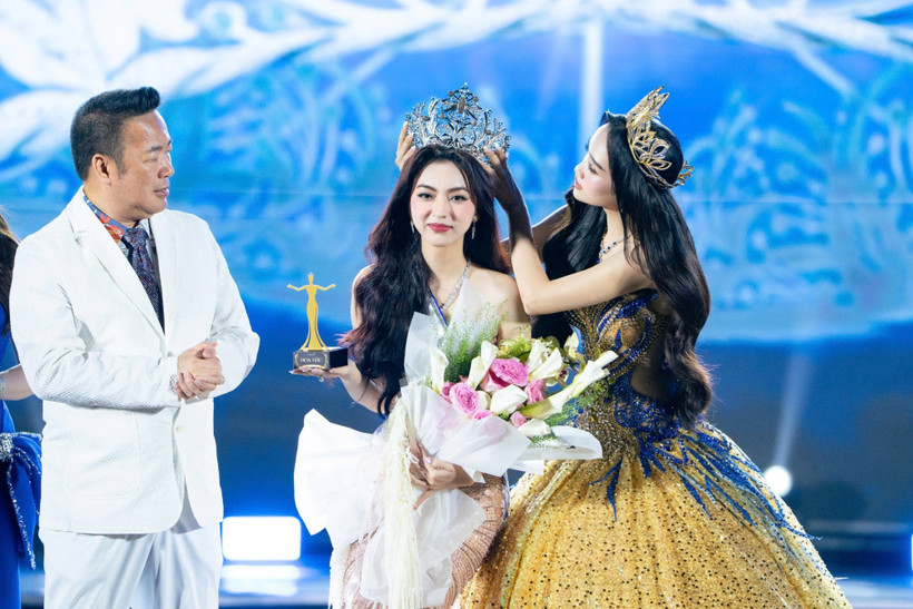 Nữ sinh Hoàng Ngọc Như vừa đăng quang Hoa hậu Sinh viên Việt Nam 2025 trong đêm chung kết tối qua. (Ảnh: BTC)