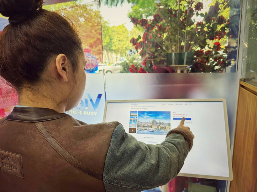 Vietravel đẩy mạnh ứng dụng số hóa vào trải nghiệm đặt tour của khách hàng. (Ảnh: CTV/Vietnam+)