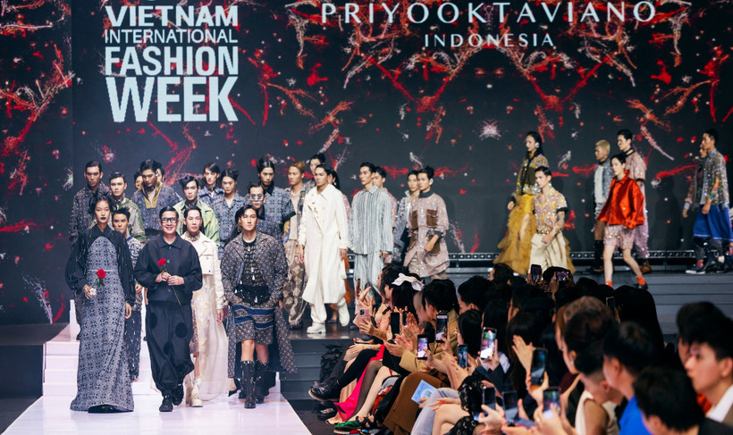 Cuộc "nổi dậy" của di sản Indonesia tại Tuần lễ Thời trang quốc tế Việt Nam 
