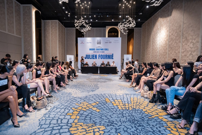 Toàn cảnh buổi tuyển chọn người mẫu của nhà thiết kế Julien Fournié. (Ảnh: CTV/Vietnam+)
