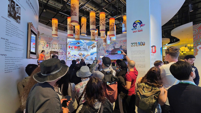 Nhà Triển lãm Việt Nam tại Expo 2025 thu hút đông đảo người dân Nhật Bản tham quan. (Ảnh: Cục Hợp tác quốc tế) 