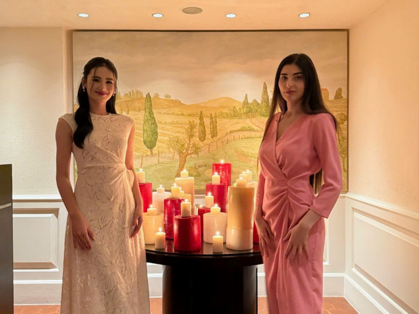 Hoa hậu Ý Nhi rạng rỡ cùng thí sinh Miss World lần thứ 72. (Ảnh: NVCC)