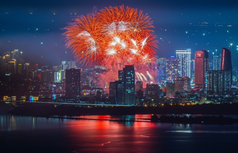 Da Nang bei Nacht mit Feuerwerk. (Foto: Tran Ngoc Tien)