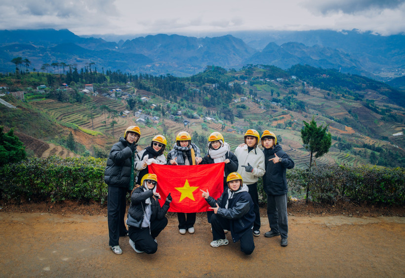 Giới trẻ trên hành trình khám phá điểm đến Hà Giang. (Ảnh: Vương Công Nam/Vietnam+)