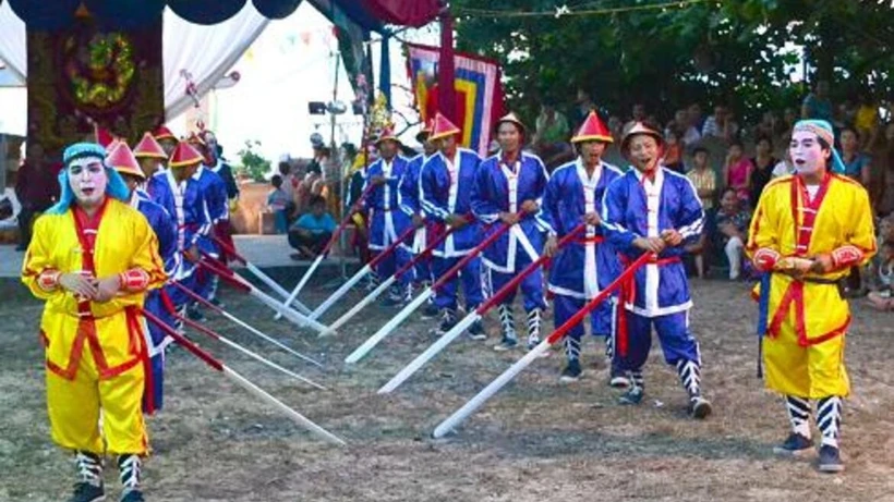 Hát bả trạo tại Lễ hội Cầu ngư. (Ảnh: Ủy ban nhân dân tỉnh Bình Định) Hát bả trạo tại Lễ hội Cầu ngư. (Ảnh: Ủy ban nhân dân tỉnh Bình Định)