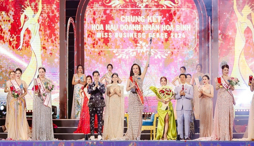 Nữ doanh nhân Hoắc Thị Huyền, đến từ Bắc Giang đăng quang mùa giải đầu tiên cuộc thi. (Ảnh: BTC)