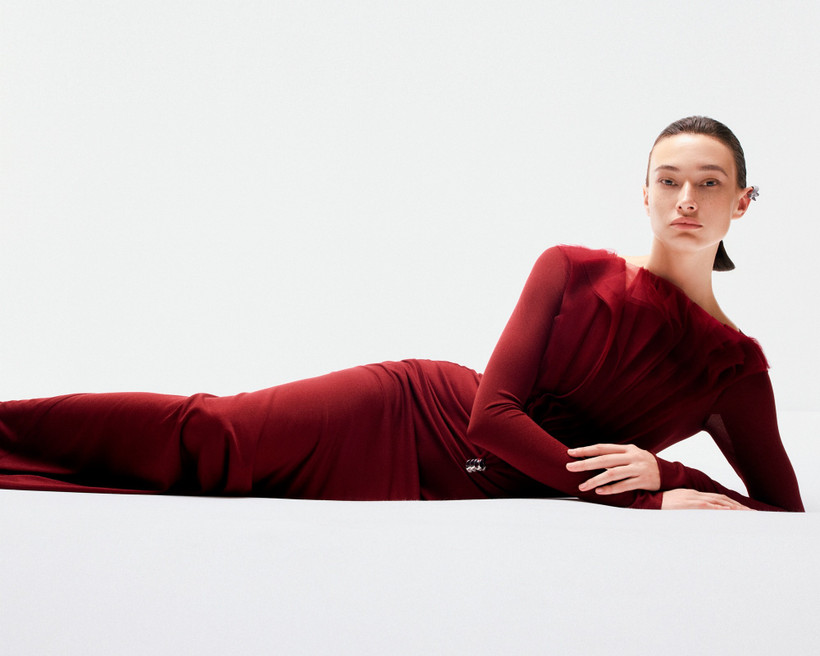 Cùng triết lý tôn vinh “trí tuệ tính nữ” và tinh thần “điêu khắc chất liệu,” Giám đốc Sáng tạo Cường Đàm muốn mang đến một góc nhìn mới về thời trang. (Ảnh: CTV/Vietnam+)