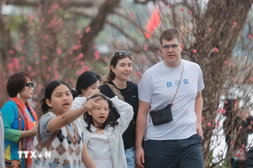 Khách quốc tế đến Việt Nam trong dịp Tết Nguyên Đán tăng tới 30% so với cùng kỳ năm 2024. (Ảnh: TTXVN)