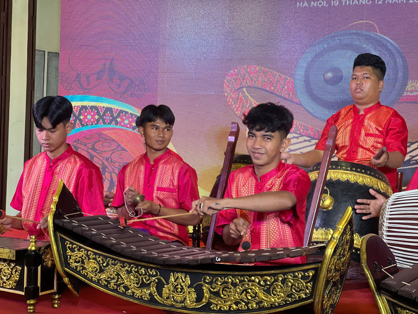 Dàn nhạc Ngũ âm Khmer (Plêng Pinn Peat) là dàn nhạc truyền thống đặc sắc của đồng bào Khmer. (Ảnh: Mai Mai/Vietnam+)