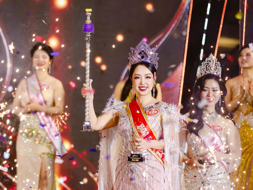 Tân Hoa hậu được đánh giá có vẻ đẹp phúc hậu, quý phái và đặc biệt thân thiện. (Ảnh: PV)