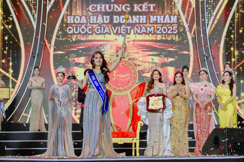 Người đẹp Nguyễn Minh Hồng (SBD 186) đến từ Bắc Ninh vừa chính thức đăng quang Hoa hậu Doanh nhân Quốc gia Việt Nam 2025. (Ảnh: CTV/Vietnam+)