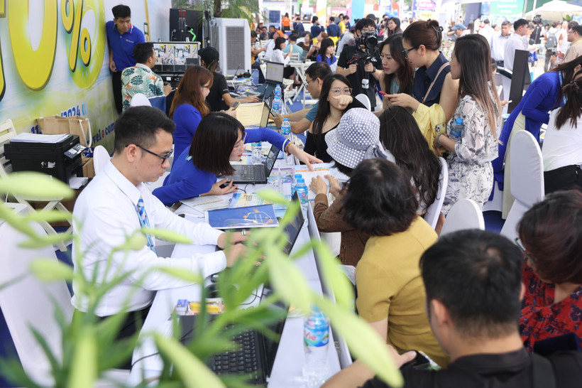 Hội chợ Du lịch quốc tế VITM Hà Nội luôn thu hút đông đảo sự quan tâm của công chúng. (Ảnh: Mai Mai/Vietnam+)