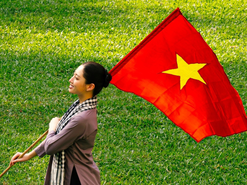 Lương Thùy Linh tái hiện hình ảnh phụ nữ kiên cường với áo bà ba Nam bộ