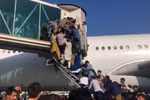 Afghanistan: Mỹ tạm dừng các chuyến bay sơ tán từ sân bay Kabul