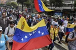 Hàng trăm nghìn người biểu tình trên các đường phố ở thủ đô Caracas ngày 23/1. (Nguồn: AFP)