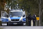 Cảnh sát gác tại khu vực Halle, Đức, ngày 9/10/2019. (Ảnh: AFP/TTXVN)