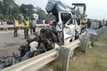 Hiện trường vụ tai nạn tại địa phận Munshiganj, cách thủ đô Dhaka của Bangladesh 27km về phía Nam ngày 22/11/2019. (Ảnh: The Daily Star/TTXVN)