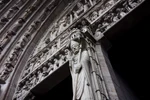 Bức điêu khắc tại Nhà thờ Đức Bà ở Paris, Pháp tháng 10/2013. (Ảnh: THX/TTXVN) 