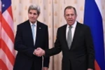 Ngoại trưởng Mỹ John Kerry (trái) và Ngoại trưởng Nga Sergei Lavrov. (Nguồn: AFP/TTXVN)