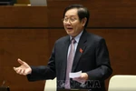 Bộ trưởng Bộ Nội vụ Lê Vĩnh Tân trả lời chất vấn các câu hỏi của đại biểu Quốc hội. (Nguồn ảnh: TTXVN)