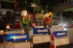 [Photo] Hà Nội tiến hành dựng dải phân cách cứng tại đường Nguyễn Trãi