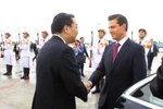Đoàn lãnh đạo Cấp cao nền kinh tế Mexico do Tổng thống Enrique Peña Nieto dẫn đầu tham dự Tuần lễ Cấp cao APEC 2017, tại thành phố Đà Nẵng. Bộ trưởng Bộ Khoa học và Công nghệ Chu Ngọc Anh đón đoàn tại Sân bay Quốc tế Đà Nẵng sáng 9/11. (Ảnh: TTXVN)