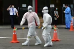 Nhân viên y tế Hàn Quốc làm nhiệm vụ tại thủ đô Seoul. (Nguồn: AFP/TTXVN)
