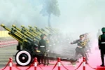 Bắn 21 phát đại bác chào mừng Quốc khánh. (Nguồn: TTXVN) 