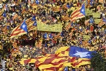 Người dân Catalonia tuần hành đòi ly khai. (Nguồn: AFP/TTXVN)