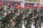 Quân đội Venezuela tham gia cuộc diễu binh tại Caracas. (Ảnh: AFP/TTXVN)