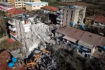 Nhiều nhà cửa bị hư hại sau trận động đất tại Albania.