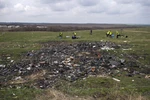 Hiện trường vụ bắn rơi máy bay MH17 tại Ukraine. (Ảnh: AFP/TTXVN)