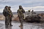 Binh sỹ quân đội Ukraine tại khu vực ở ngoại ô thành phố Debaltseve, vùng Donetsk, miền Đông Ukraine ngày 24/12/2014. (Nguồn: AFP/TTXVN)