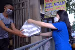 Những suất cơm nghĩa tình cho các hoàn cảnh khó khăn trong mùa dịch